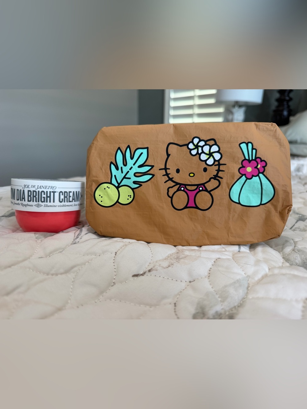 NWT Super Cute Special Edition Aloha Collection x Hello Kitty Mini Pouch